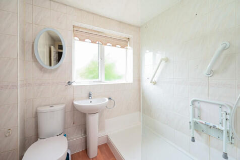 23 Oak Farm Close...