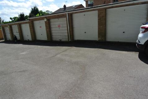 Garage 52 Bevelery Court.JPG