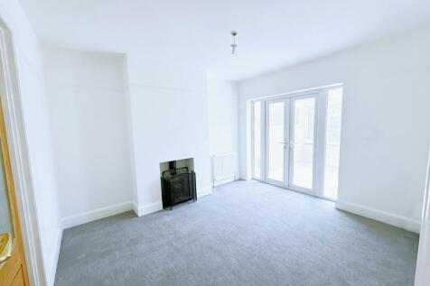 South Farm Road, Worthing, BN14 photo 4