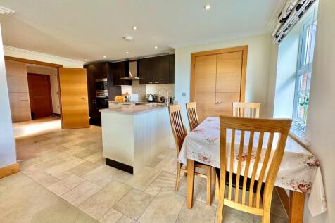 Dining Area &amp; Kitchen