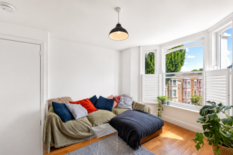 Flat A, Powerscroft Road, Hackney, London photo 3