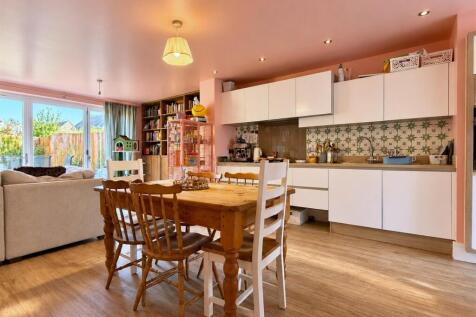 Stylish Dining Kitchen