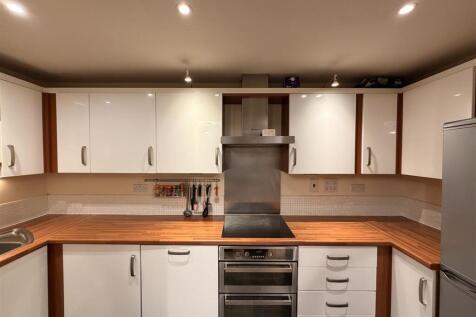 Bramleys Estate Agents - Flugel Way - Lindley (2).