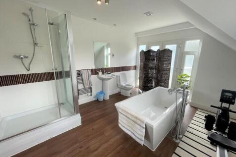 En Suite Bathroom ..jpeg