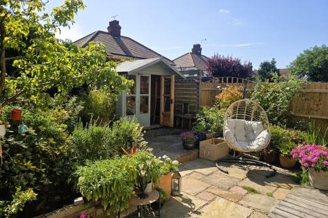 Fully enclosed re...