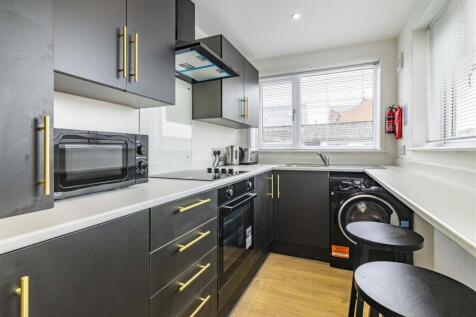 9 Morley - kitchen2.jpg
