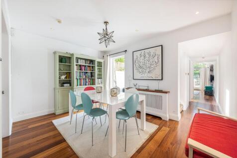 11 Cross St Din 2.jpg