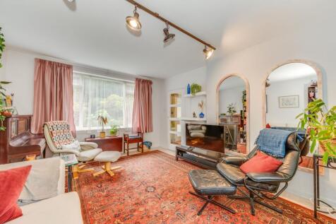 LOUNGE, DINER AND KITCHEN