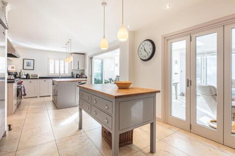 7 bed, 4 bath Detached in Sheffield - Photo 16