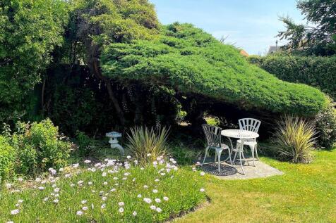141 Cooden Drive - Garden3.jpg