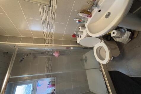 Ashville Terrace, Hyde Park, Leeds photo 5