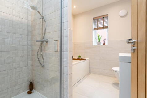 Hallam_Evergreen_Parade_Bathroom_1