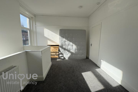 2 Balmoral Terrace, Fleetwood, Lancashire, FY7 photo 4
