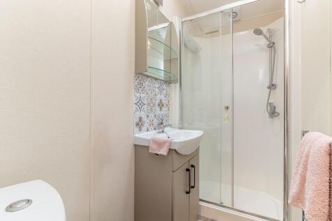 Shower Room.jpg