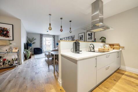 Kitchen/ Living Area