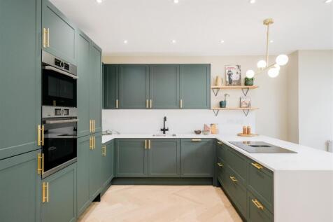 169 Peterborough Road furnished-13.jpg