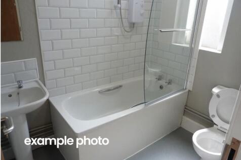 Flat 6 CC Bathroom.jpeg
