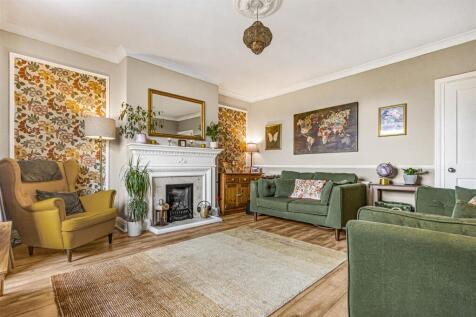 FAMILY LOUNGE