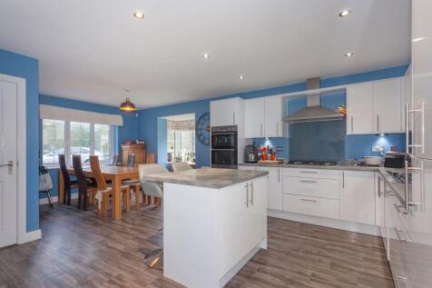 KITCHEN/DINING ROOM/UTILITY