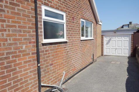 Driveway/Garage