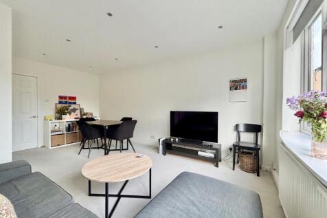 SITTING / DINING ROOM