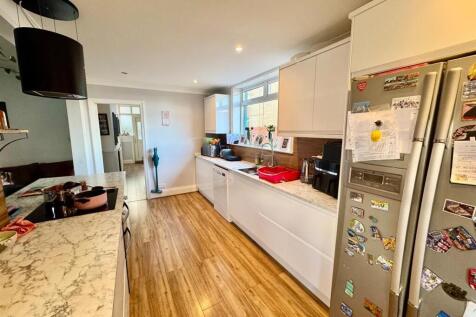 kitchen 2.jpg