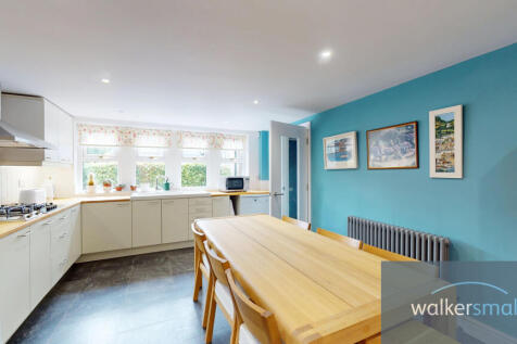 4-Old-Forge-Mews-04272025_152917