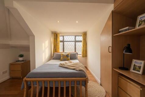Bed 1.jpg