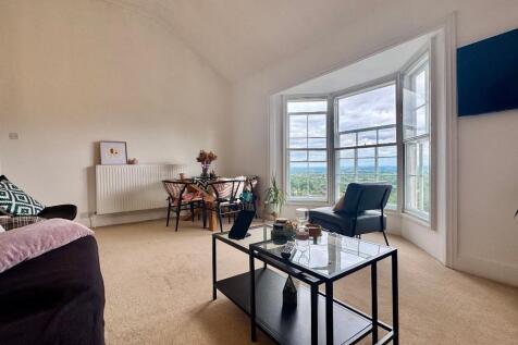 Sitting room with dining too