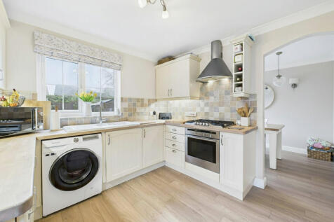 Kitchen into Dini...