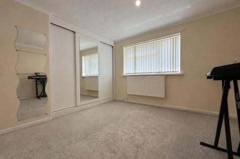 Wimpole Close, Park South, Swindon, Wiltshire, SN3 photo 4