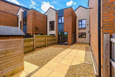 11 Ivory Close - ...