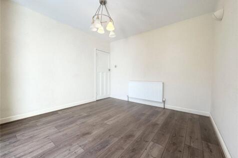 Cricklade Road, Stratton, Swindon, Wiltshire, SN2 photo 3