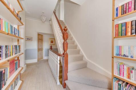 ENTRY WAY AND LANDING