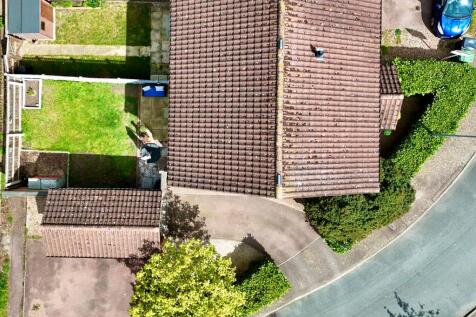 Plot elevated drone shot