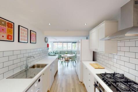 1 Yew Tree Close EX4 5EH photo 4