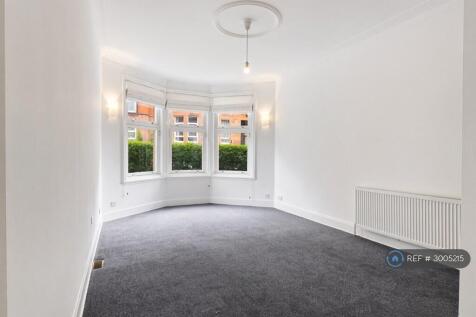 Livingroom (6.45m x 3.61m)