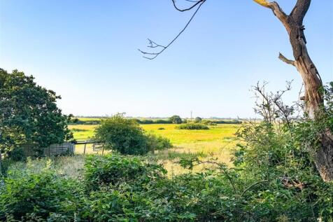 PARTIAL RURAL VIEWS OVER REAR FENCE