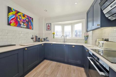 Kitchen 2.jpg