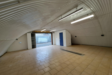 An empty arch with white lining