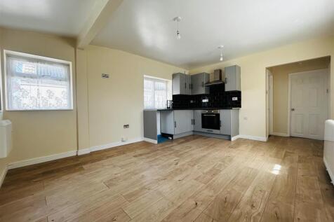 LOUNGE KITCHENETTE
