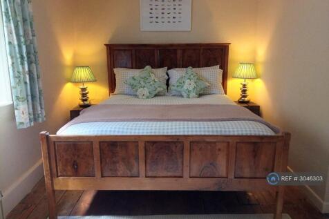Double Bedroom (1st Floor)