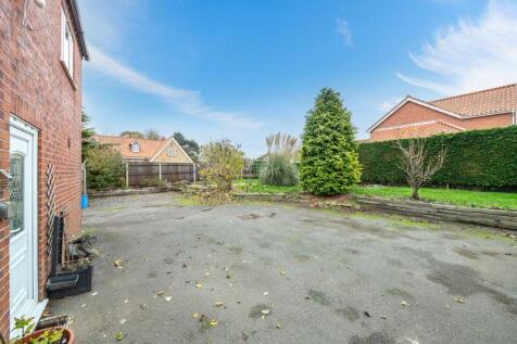 Rear garden/driveway