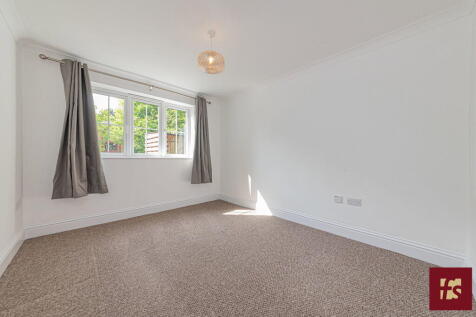 20 Kings Road, Crowthorne, Berkshire, RG45 7AE photo 4