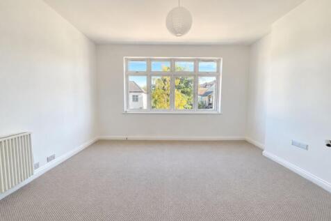 Lord Roberts Avenue, Leigh-on-Sea photo 3