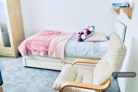 Light Sunny Double Bedrooms