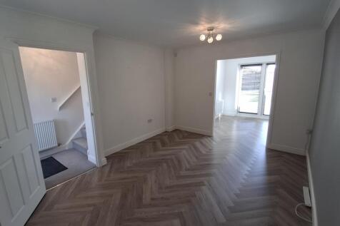Bloomery Way, S45 photo 4