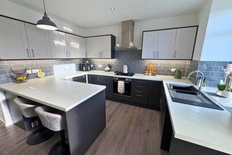 Kitchen c (edit).jpg