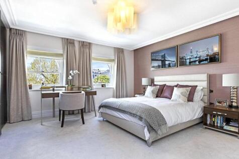 2 bed, 2 bath Penthouse in London - Photo 3
