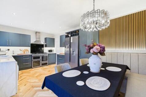 CAM03669G0-PR0049-STILL004